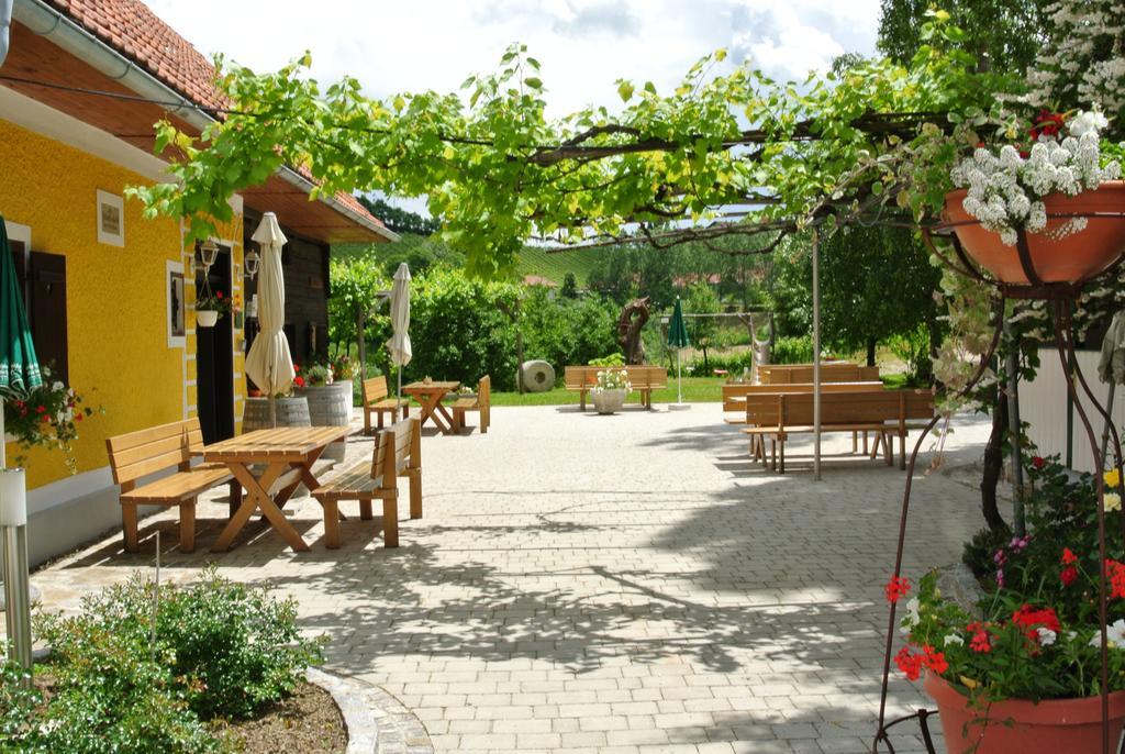 Weingut Primus Suedsteiermark Spielfeld Buitenkant foto