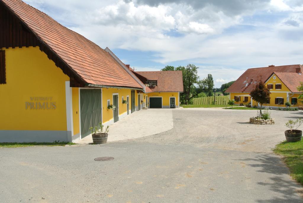 Weingut Primus Suedsteiermark Spielfeld Buitenkant foto