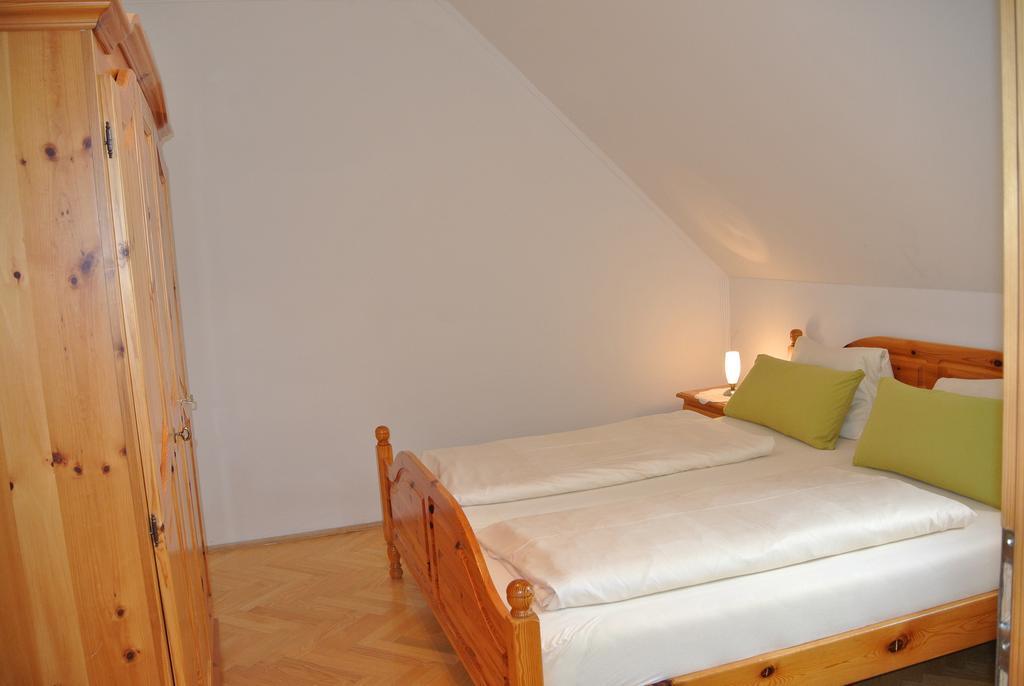 Weingut Primus Suedsteiermark Spielfeld Kamer foto