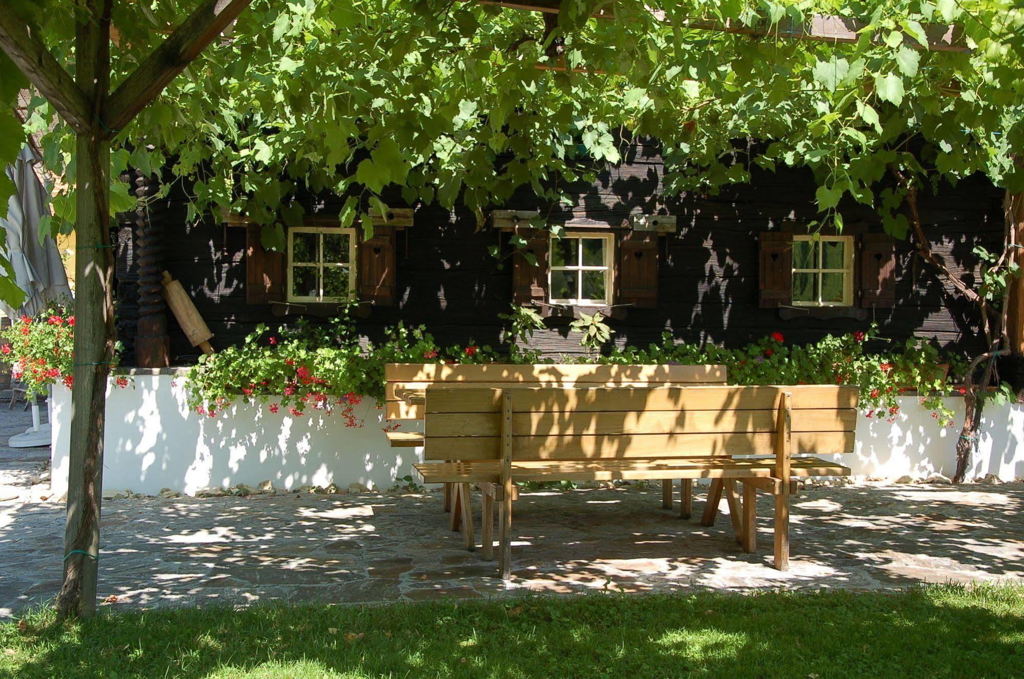 Weingut Primus Suedsteiermark Spielfeld Buitenkant foto